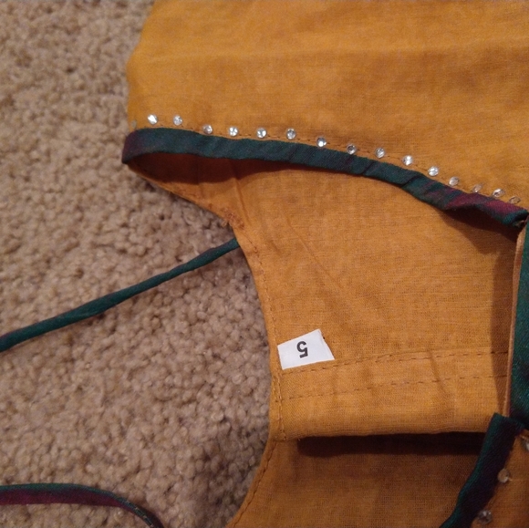 Kids skirt and top (lehenga) from India - Picture 7 of 9